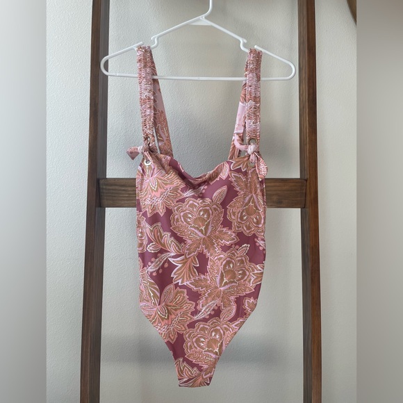 Lulus Power 2 The Flower Swimsuit NWT - Picture 1 of 4